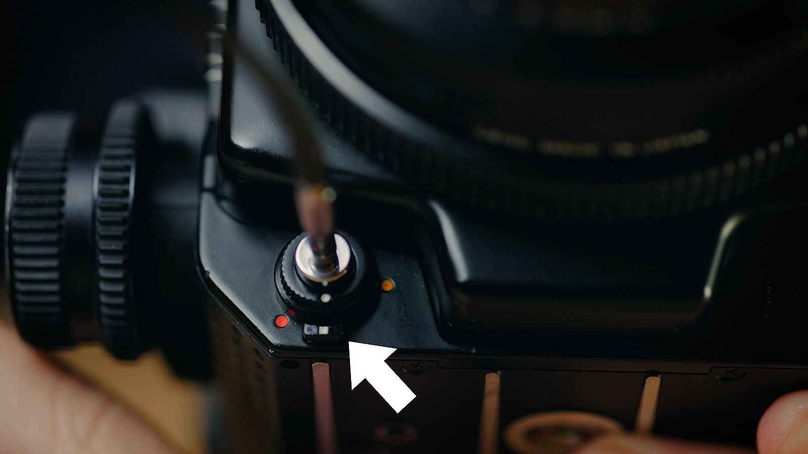 Cable inserted in shutter button on the Mamiya RZ67