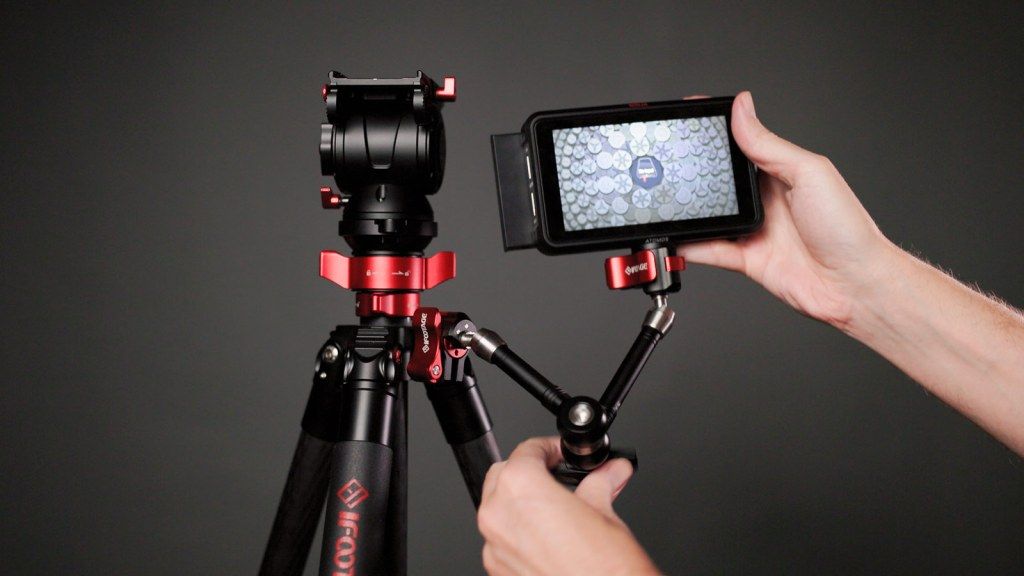 Mounting an Atomos Ninja V monitor to a tripod using the iFootage Spider Crab 4-5