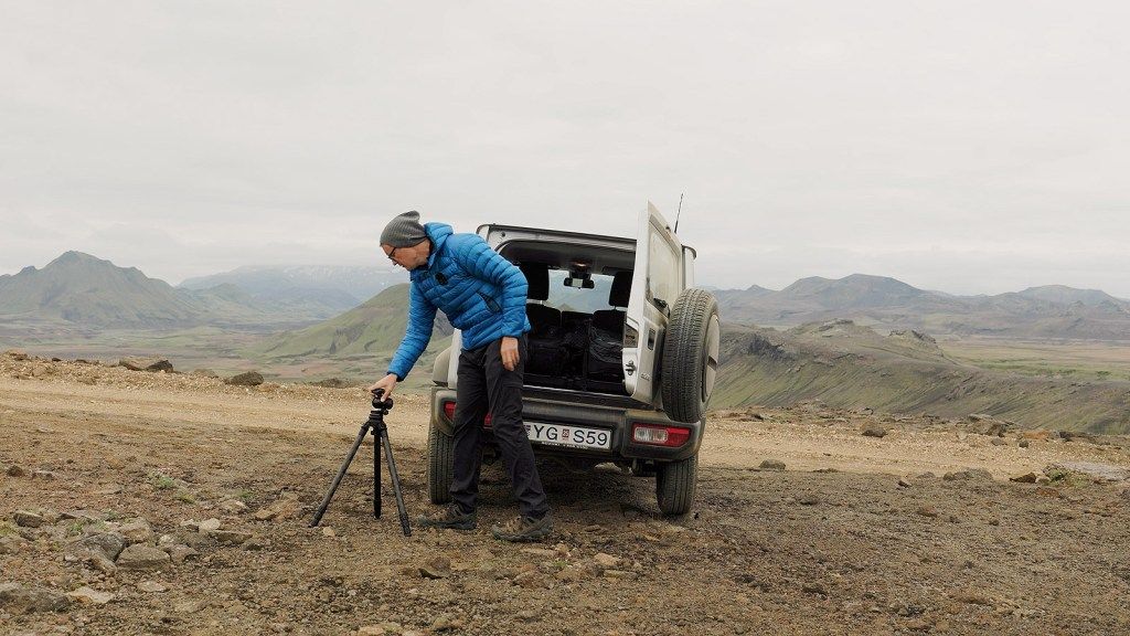 Unloading the ProMediaGear TR344L and BH1 ball head from my 4x4 in Iceland
